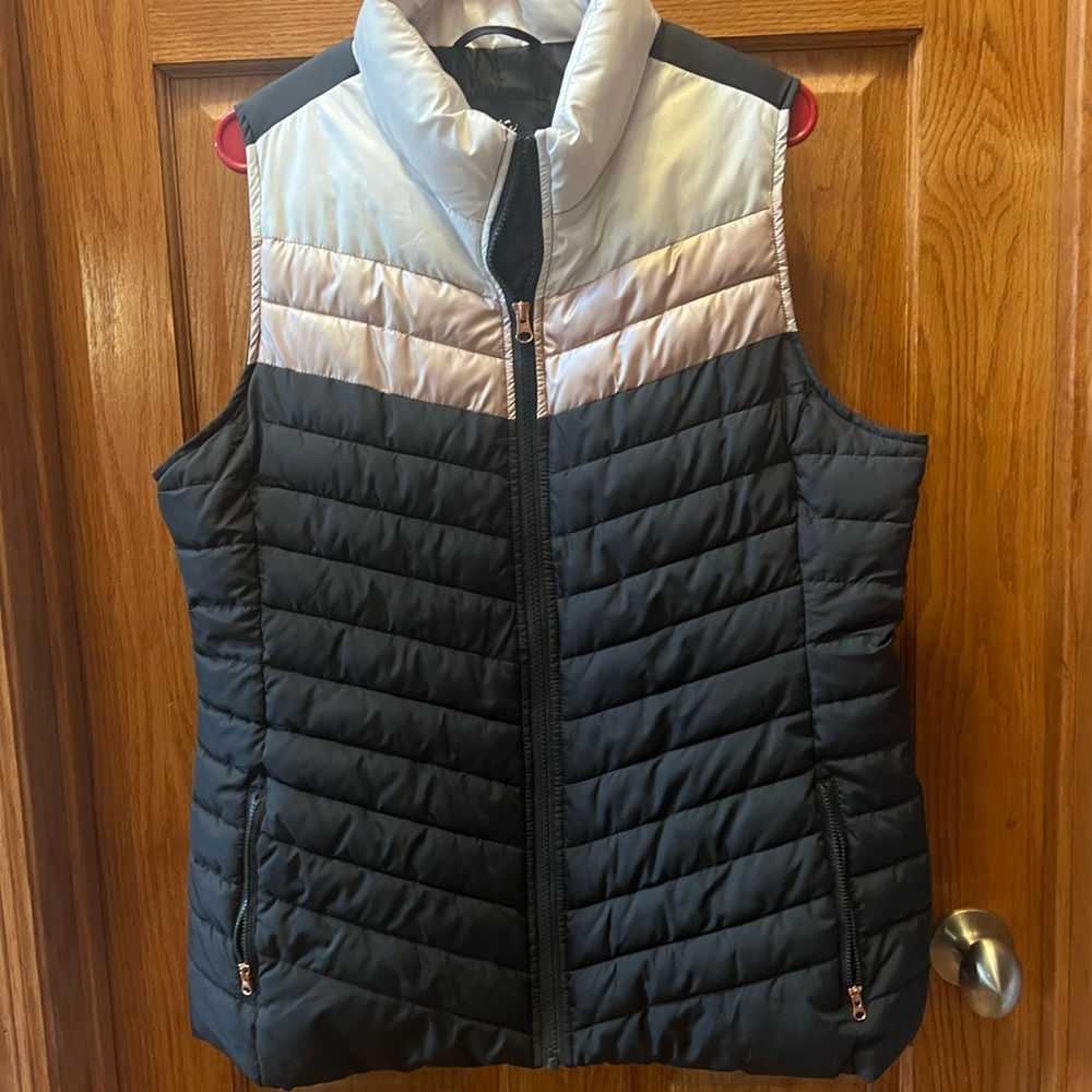 Maurice’s Women's Black and Gray Puffer Vest